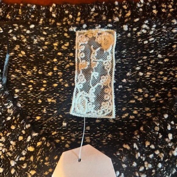 Sadie & Sage Womens Black & White Acrylic Sweater V neck size small - Picture 7 of 8